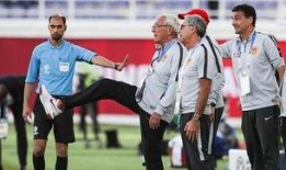 外媒爆料足球队队长视频,揭秘足球队领袖风采与幕后故事